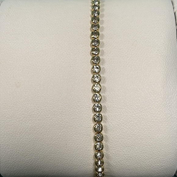 GOLD TONE DAINTY CLEAR CRYSTAL SLIDING ADJUSTABLE TENNIS BRACELET 6-7 INCH WRIST - Picture 6 of 7